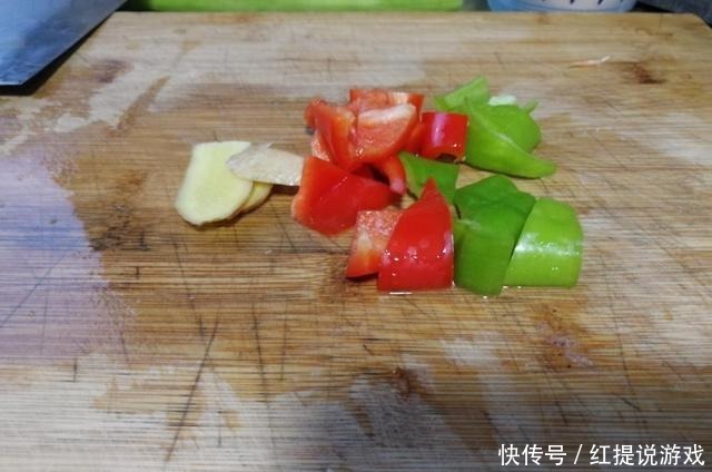 豆腐最简单的做法,裹上蛋液煎着吃,不易碎还很脆