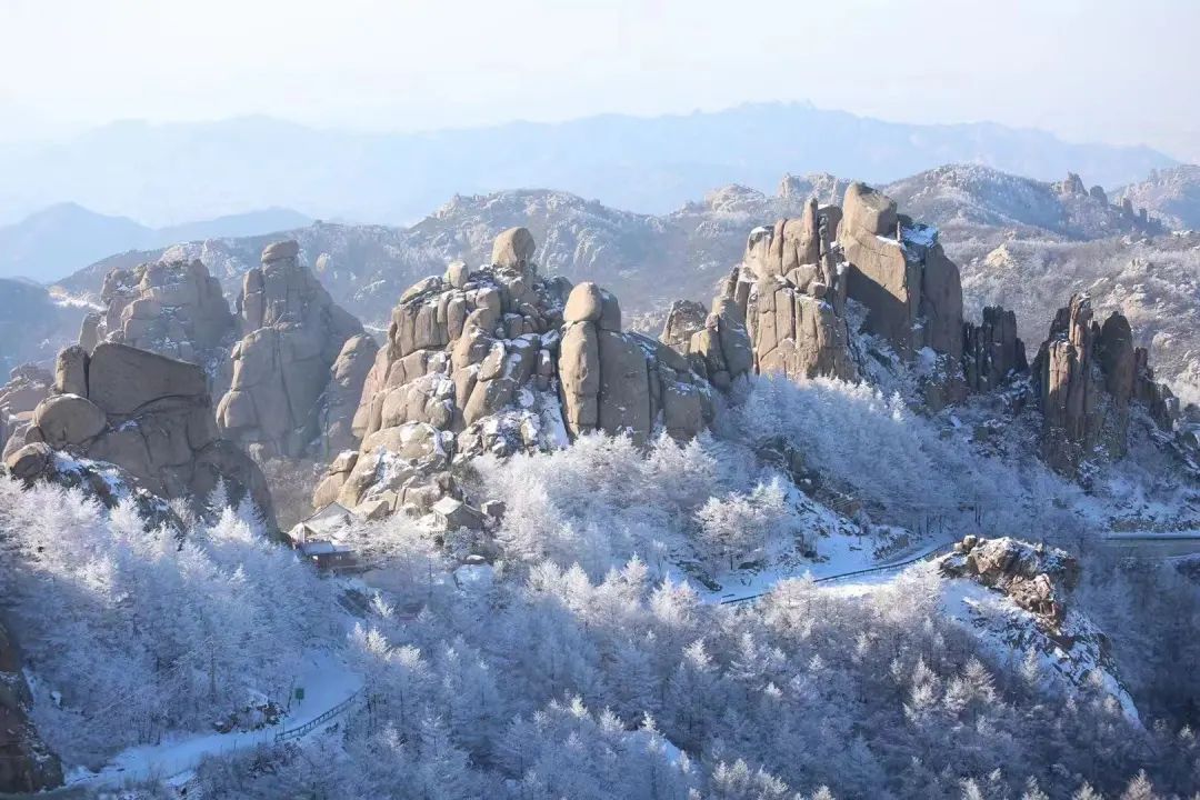 青岛崂山巨峰再现雾凇奇观！