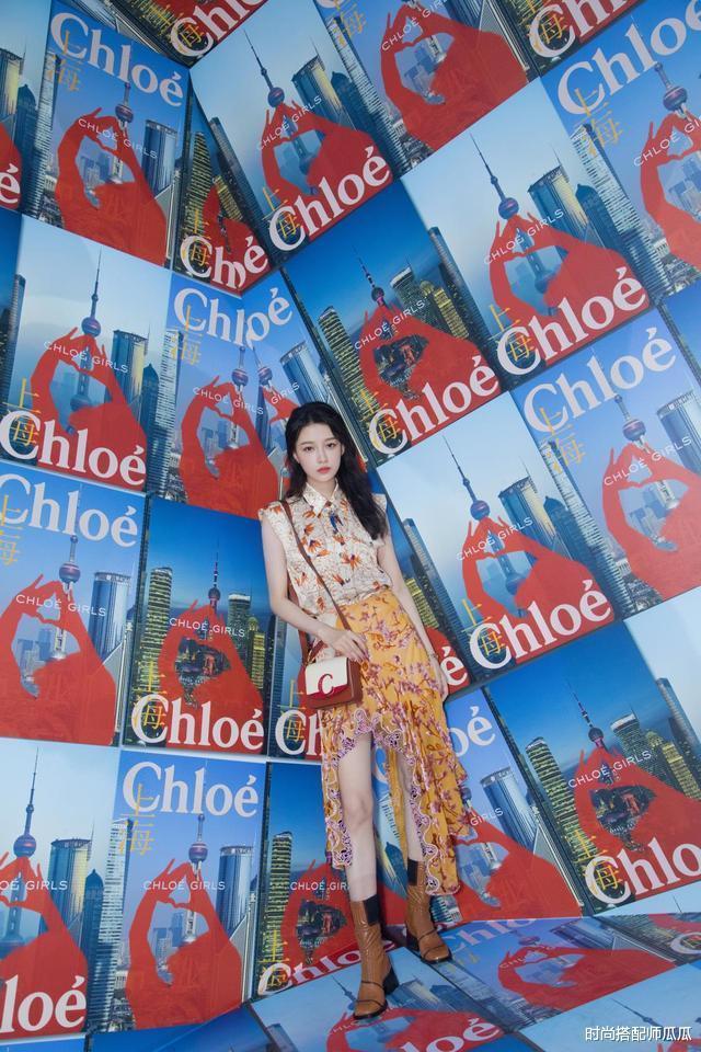 纯色半身裙退位,今夏流行这3种“半身裙”,时髦好看不出错