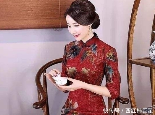 开叉 旗袍两边为何是开叉的,除了干活方便,还有一个重要原因