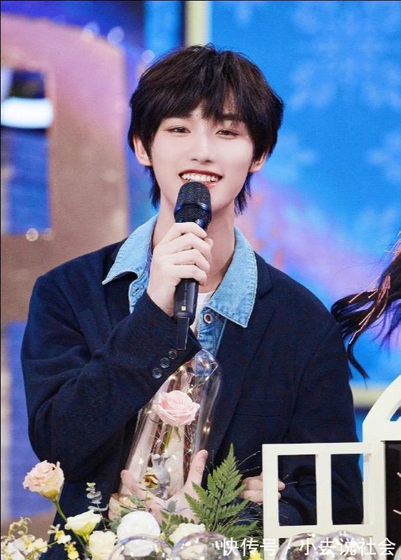 快本|丁程鑫未正式加入快本主持人行列,依旧是嘉宾,因没资格证引热议