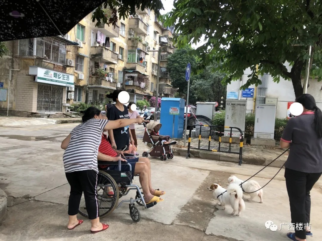 大院|轰隆隆,70年地委大院拆了一半,这个南宁十强小学学区房你能买吗?