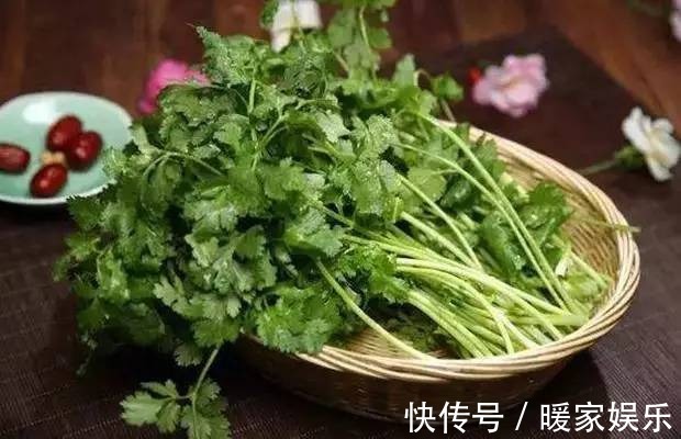 麻疹|爱食香菜的注意，香菜好处多，医生说别跟它同食，现在知道不晚