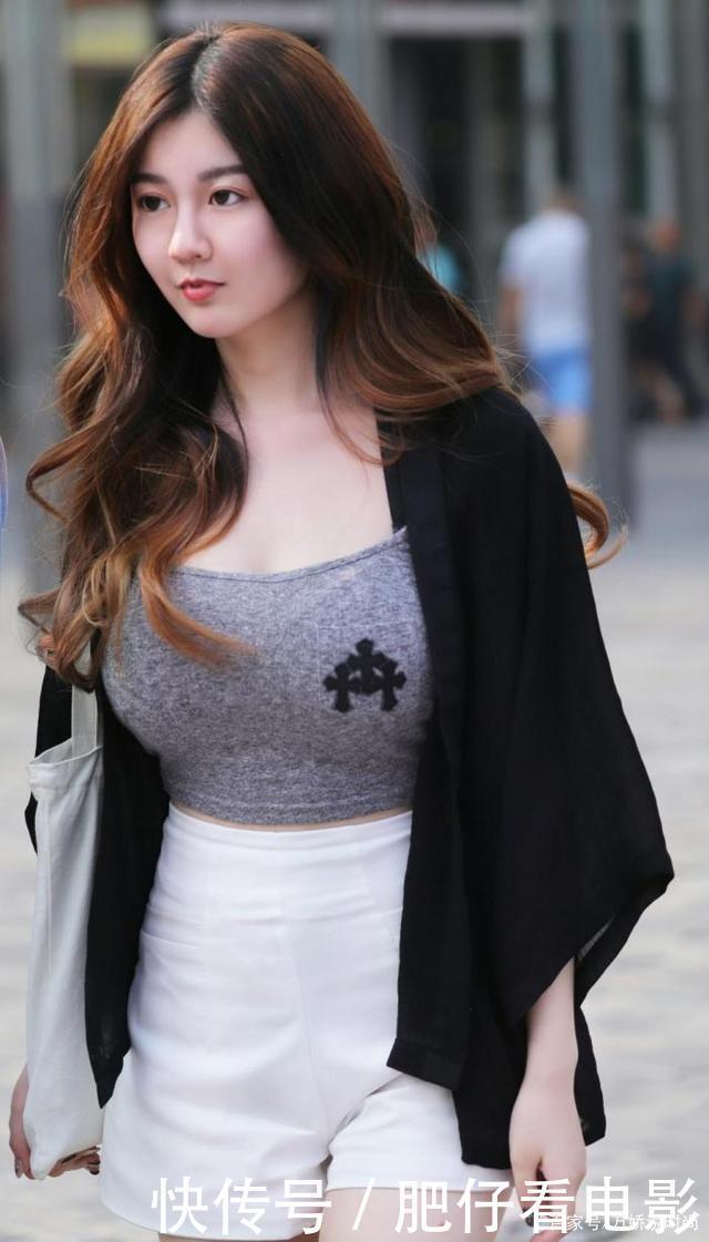 大气|纯黑色针织上衣配白色高腰裤,时尚大气,充满仙气