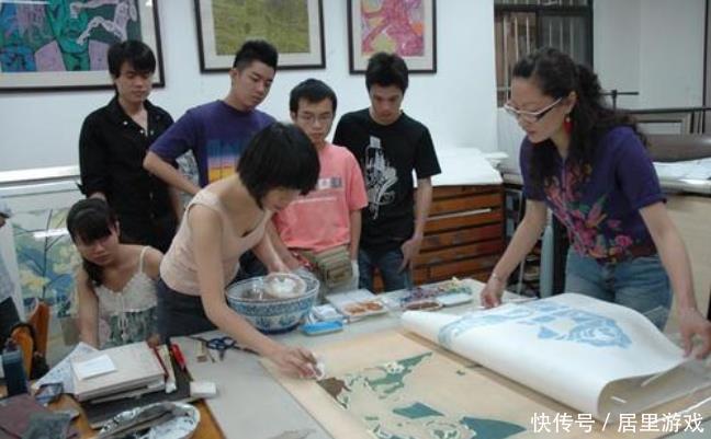  考试|美术生考试画“自画像”火了，美女画得很好，但老师还是给了0分