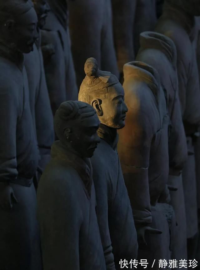 相似性|“給兵馬俑拍照的人”爆紅:我看見一枚指紋來自2200年前
