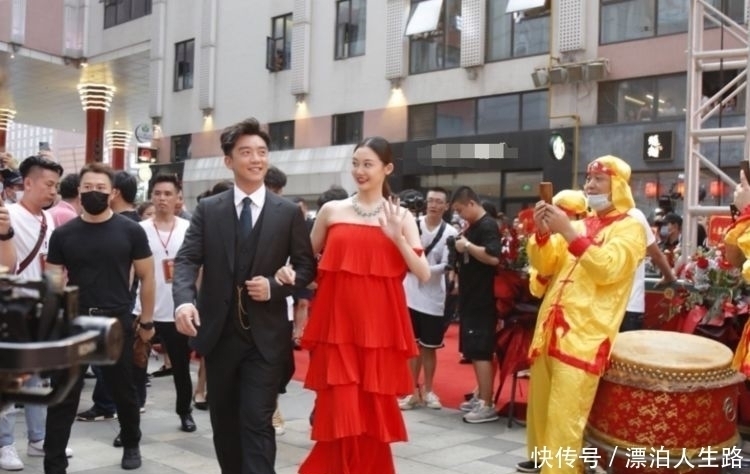 郑恺火锅分店开业,陆毅亮相助阵,胖了一圈但颜值没崩