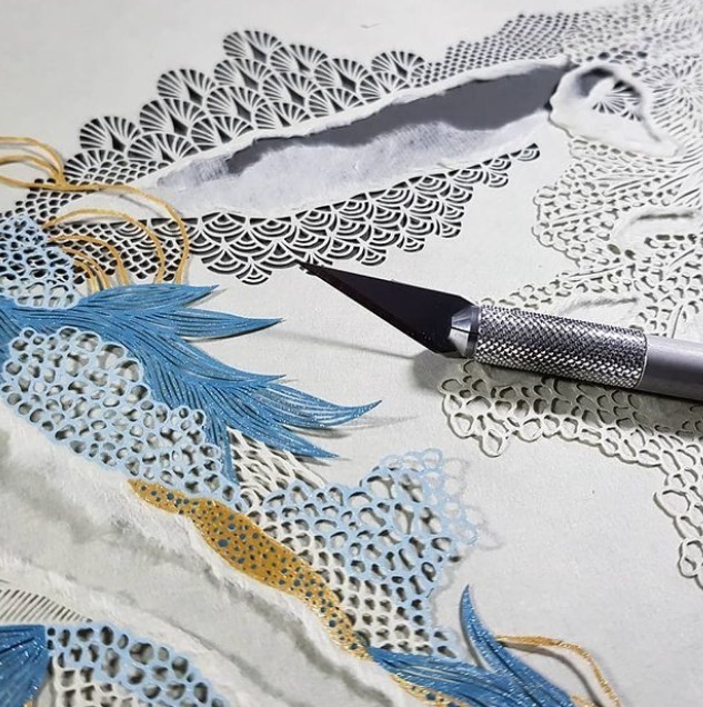 美女#美轮美奂，美女艺术家用一张纸雕刻出奇幻世界