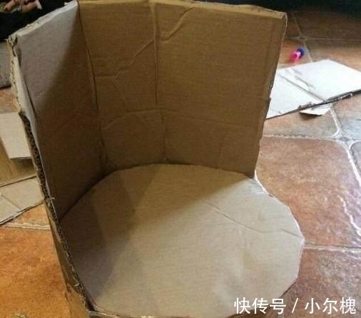 小手艺|老公用奶粉罐给女儿做了个小沙发,晒到业主群,群里“沸腾”了!