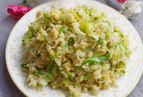 配上|冬天把这菜蒸一蒸,原滋原味,营养又补钙,配上蘸料一盘不够吃