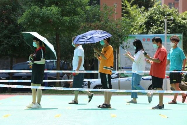 病例|扬州新增58例!两棋牌室感染者上升:一家56人确诊,一家17人确诊