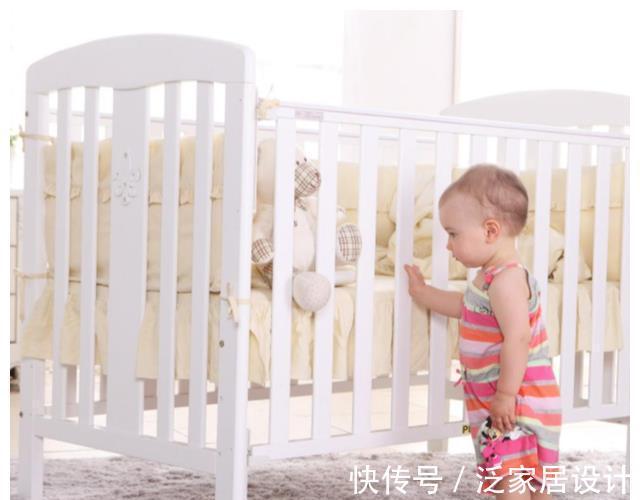 大动作|孩子几时会坐、爬、站?一岁前宝宝大动作发育表,妈妈要牢记