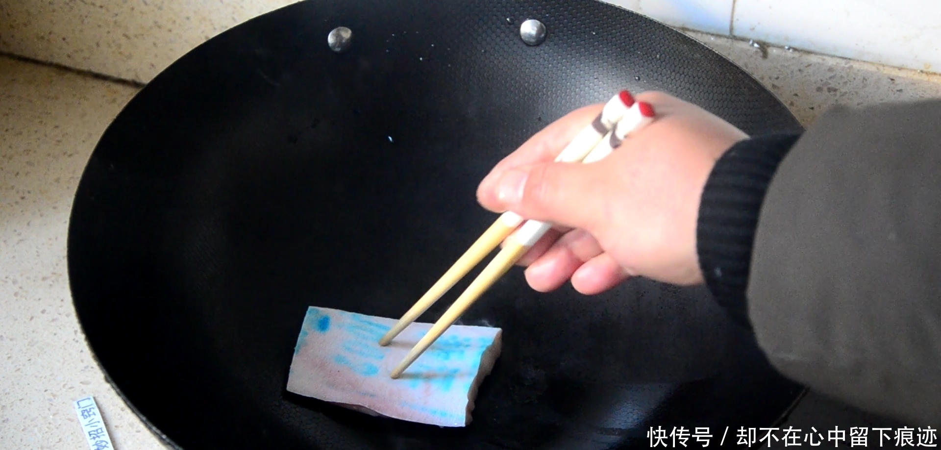 生锈的铁锅别扔了,学会1个小窍门,旧锅变新锅,好方法抓紧学