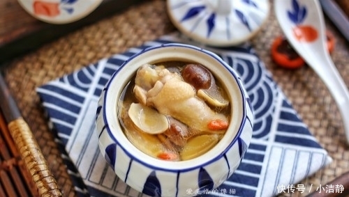 炖鸡汤时,不要直接下锅炖,多加这一步,鸡汤鲜味十足,好喝不腻