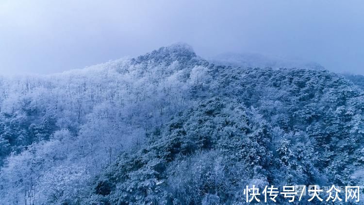 景观|济南现绝美雾凇！航拍视角俯瞰漫山雪白犹如仙境