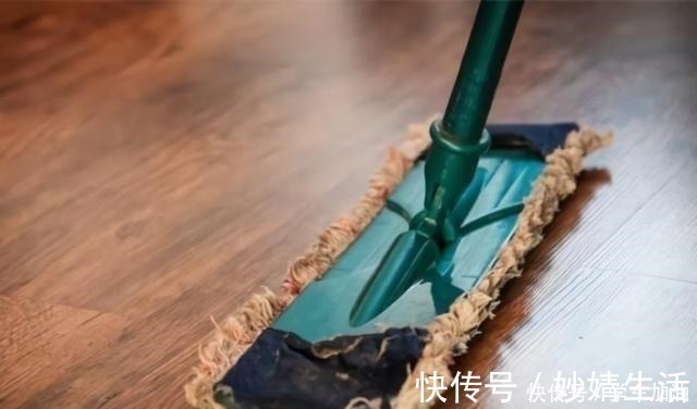 地面|拖地的时候用点这个玩意,去污又杀菌,一星期不打扫都能干净如新!