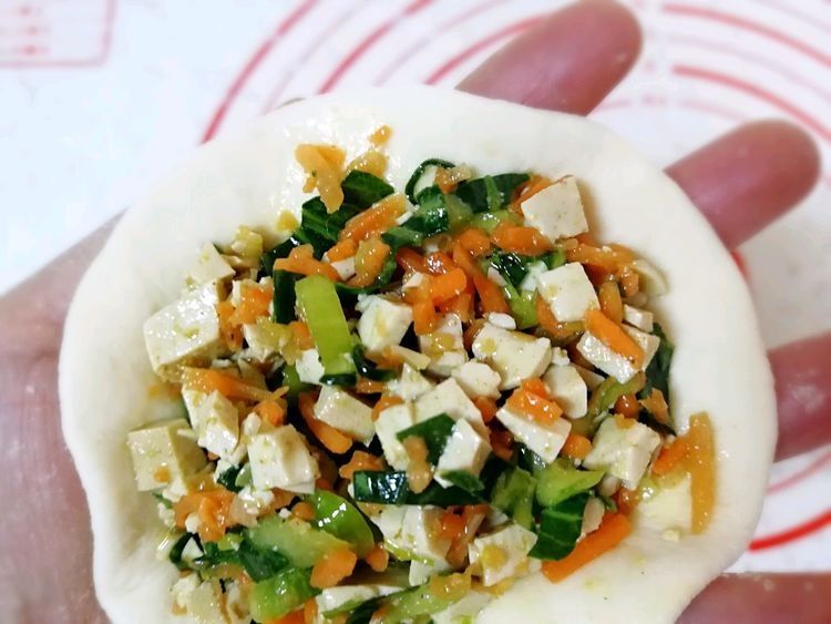 素包子此做法比肉都好吃，皮薄馅大，不回缩，大人孩子都说好吃