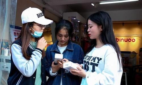 内科医生：热牛奶中加1勺，持续半月，皮肤白嫩有光泽，人也漂亮