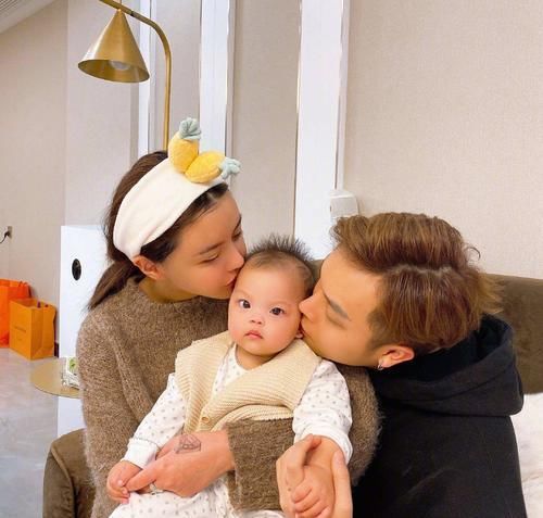 小猪先生“金店”内拍摄婚纱照，未婚妻一身行头就价值百万，称认识精神病院院长提到韩安冉的痛处