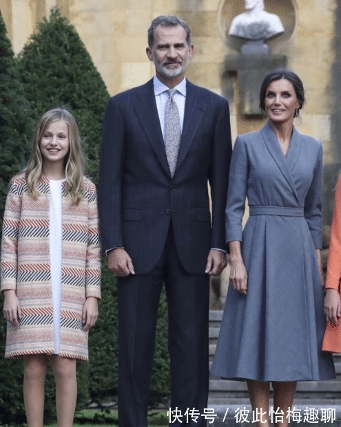 穿搭 真正的贵族穿搭都简约，看西班牙公主莱昂诺尔，穿红色套裙真高级