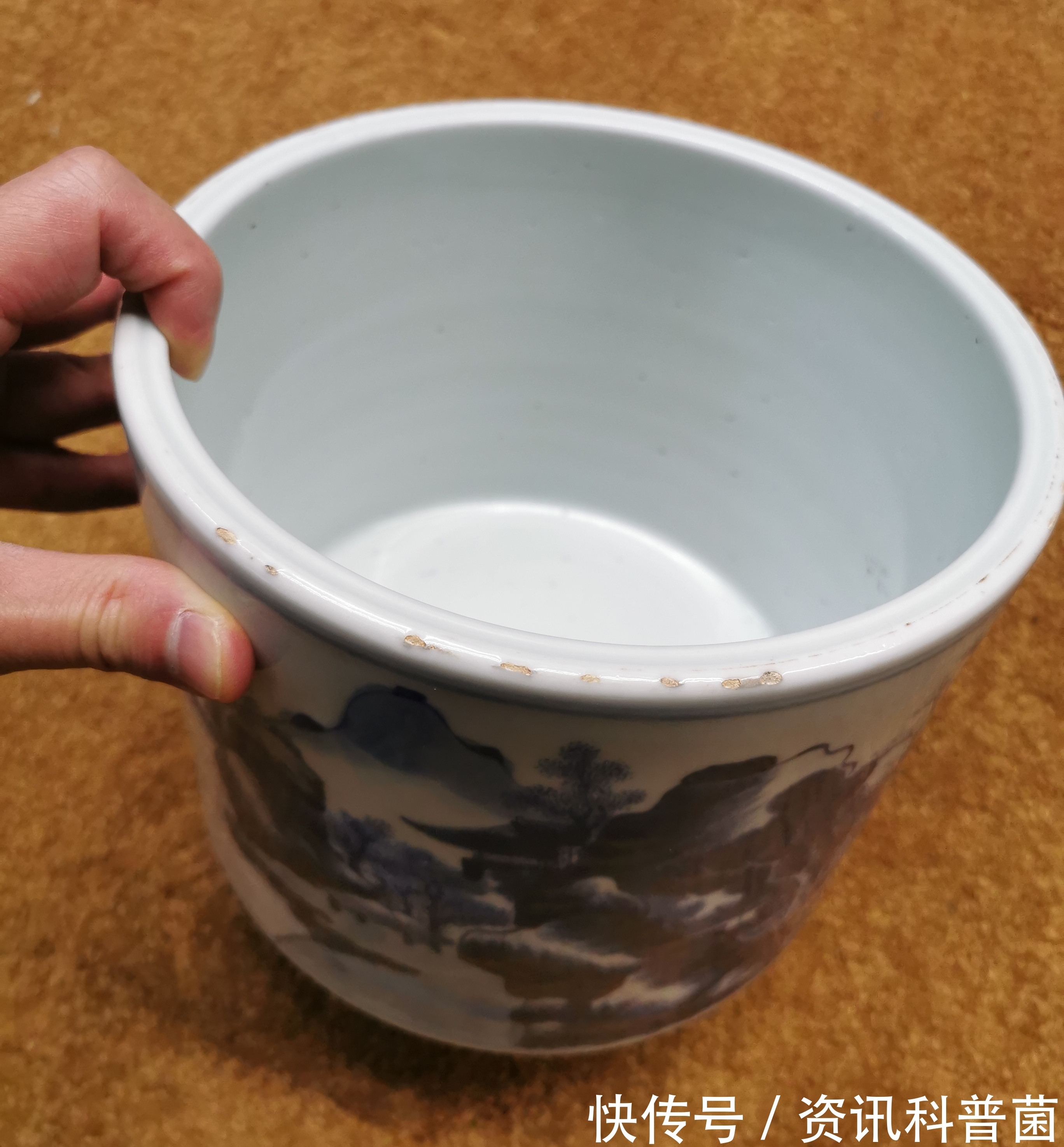 点景$崔凯:青花筒式炉,时代气息有差异