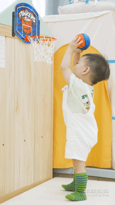 膝关节|什么运动最能刺激孩子长高?比游泳跳高更省事的是它