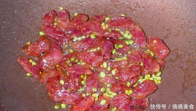 饭菜一锅出,简单又方便,香喷喷的,孩子连吃两大碗!