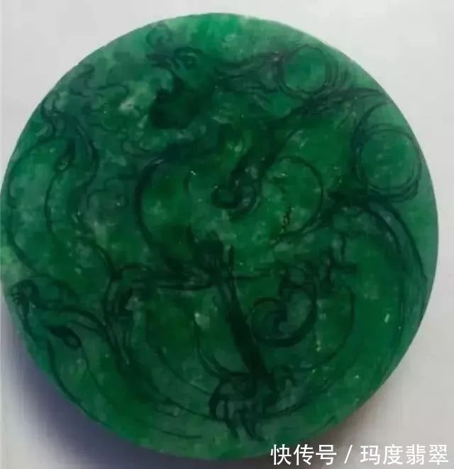 抛光!差点没人要的手镯芯,摇身一变满绿翡翠挂件,出价50000都不卖!