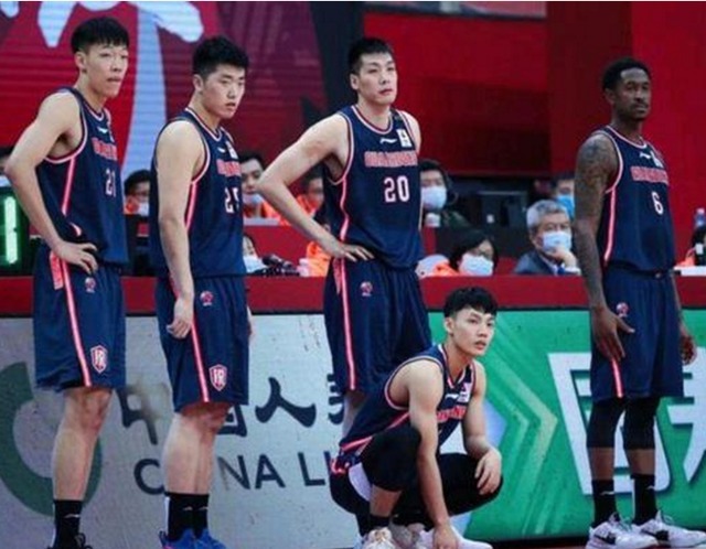 杜锋|重新押宝,广东大刀阔斧,抛弃功勋初定调,杜锋欢喜易建联松口气