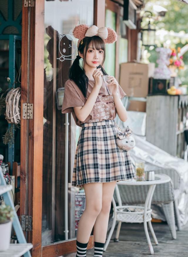 美腿|美女萝莉:修长美腿,迷人写真