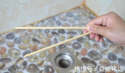 卫生间里放2根筷子,这个用途太聪明了,一年省下不少钱,学学吧