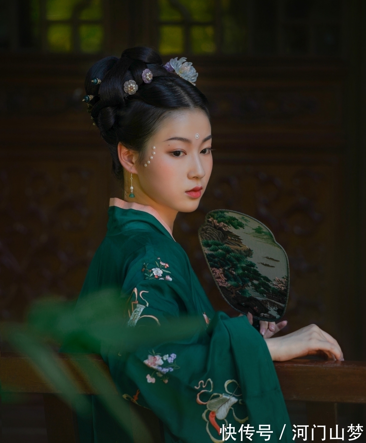 伴子#中秋吟·七绝:今宵拂去关山月,酬谢长风伴子归