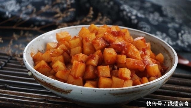 土豆块|不用醋和糖的酸甜土豆做法，用1配料搞定，酸甜可口土豆软糯