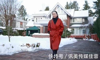 装扮|孟晚舟大胆换风格眼前一亮!首穿“少女风”套装,披肩长发变女神