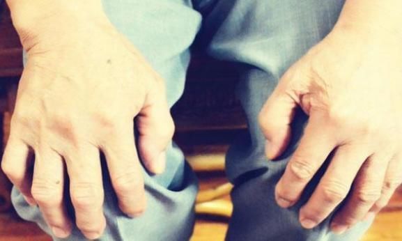 活络|“树老根先枯，人来腿先衰”，40岁后常做此动作，疏经活络