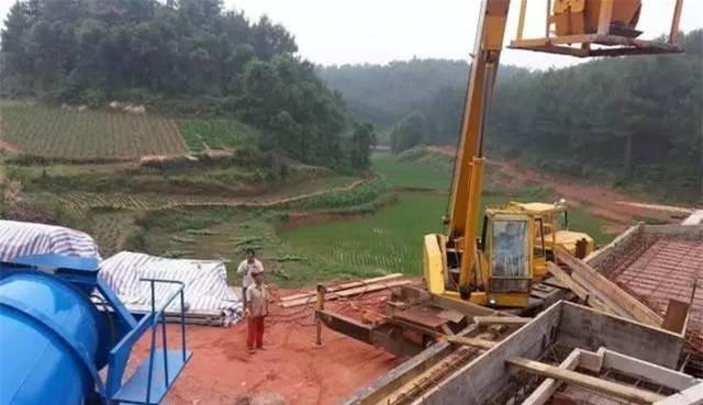 小王|70后老夫妻合伙开山,40万为孩子建独一无二的2层婚房,牛!