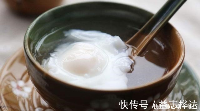鸡蛋|煮荷包蛋时，不要直接下锅煮，用上三个窍门，荷包蛋既嫩又营养