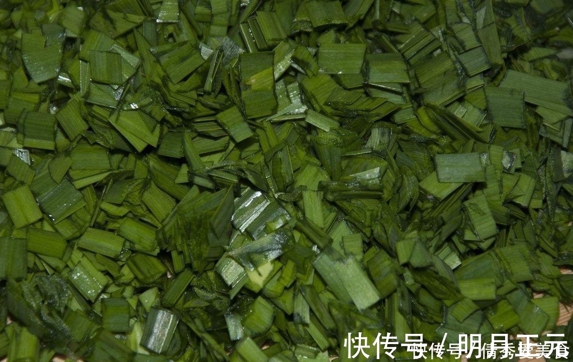 韭菜鸡蛋饺子拌馅时多加1种调料,韭菜不出水,饺子更美味