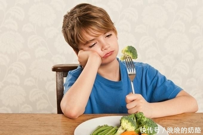 香椿嫩叶味鲜,吃就要趁早,还能清热除湿