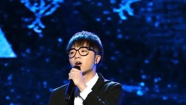 有种“整容”叫王牌家族开播,关晓彤美得冒泡,沈腾胖得完全变样