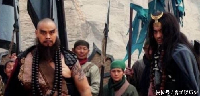 卢俊义|水浒传中一牛人,接连击败鲁智深武松,还证明武松武艺不如鲁智深