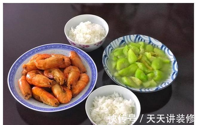 二人餐|母子二人的午餐,一荤一素2个菜,晒朋友圈,被吐槽太抠门