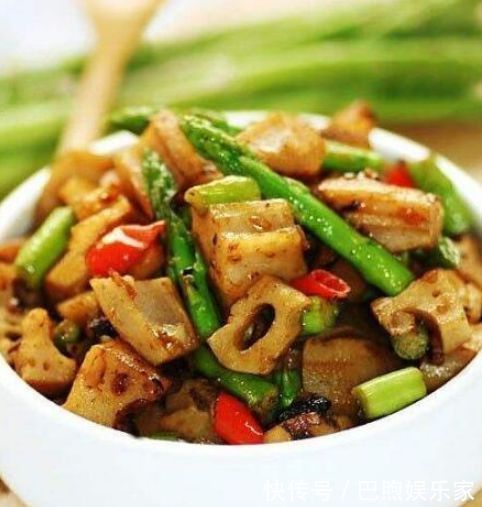 莴笋|美食推荐青椒通菜梗，葱爆牛肉，宫爆藕丁，莴笋炒肉片的做法