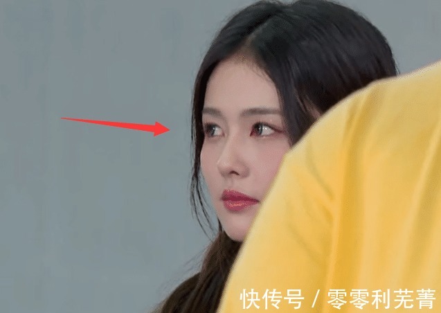 白鹿录跑男被弹下水，“防水妆”太能打，baby拉她上岸超暖心