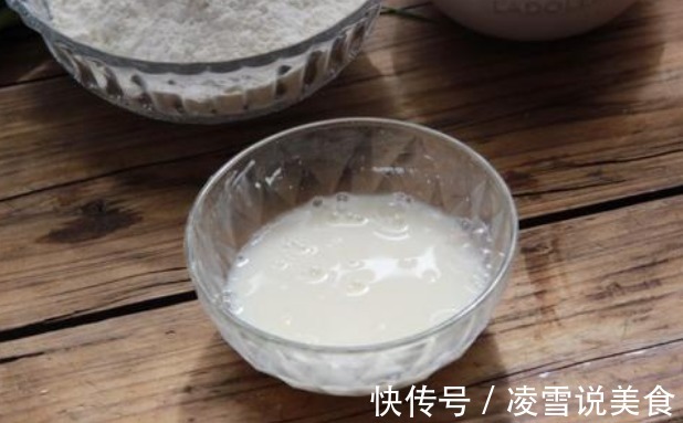 无论冬夏,发面不用几小时,秘诀是“多2步”,30分钟就能发满盆