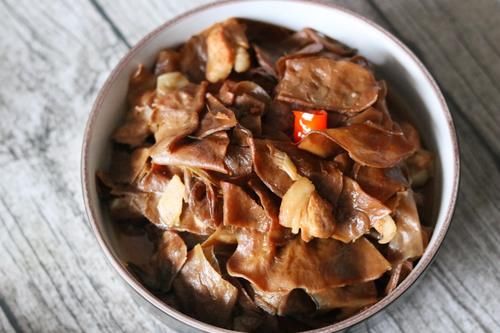 晚餐老妈做了两菜一汤，好吃不贵，简单营养接地气，3口人吃撑了