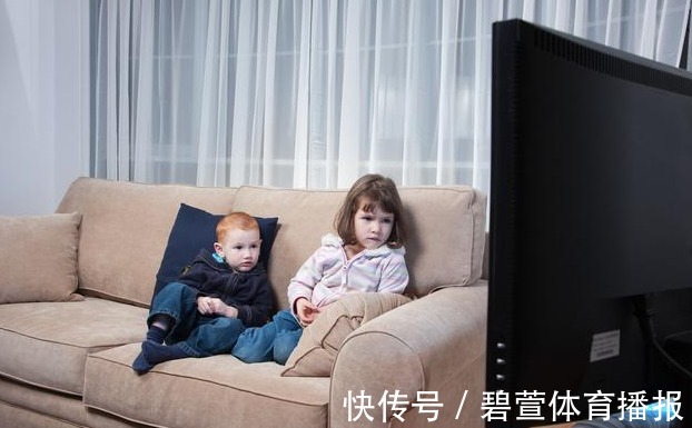 绘本|李玫瑾提醒：“看电视”和“不看电视”的孩子，差距不是一星半点