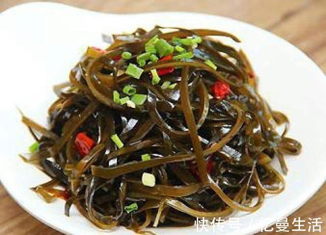搅拌均匀|凉拌海带丝最不该放的1种调料,很多人都会错放,难怪海带丝难吃