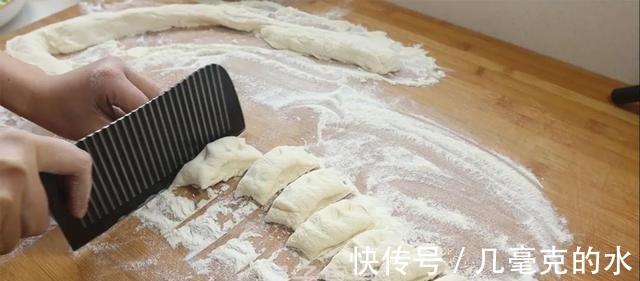 包子这样做,柔软鲜嫩,不用揉面、不用擀皮,做法简单又营养!