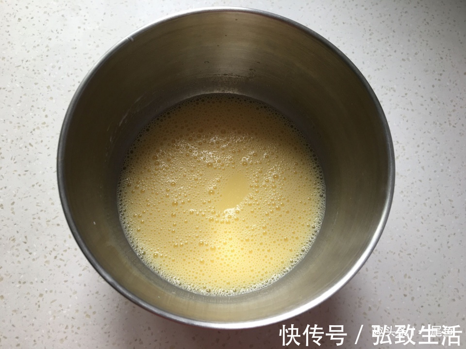 四个鸡蛋一碗糯米粉这样做，不煎不炸不蒸，香酥可口又松软